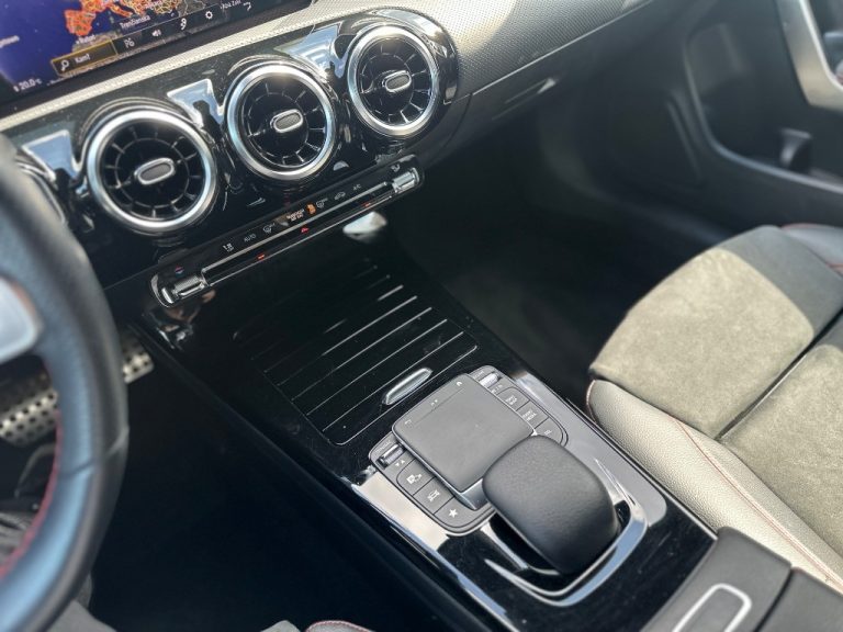 Mercedes-Benz CLA Kupé 180 AMG LINE