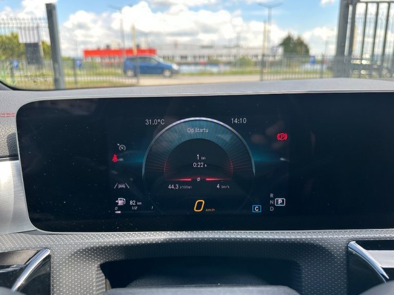 Mercedes-Benz CLA Kupé 180 AMG LINE