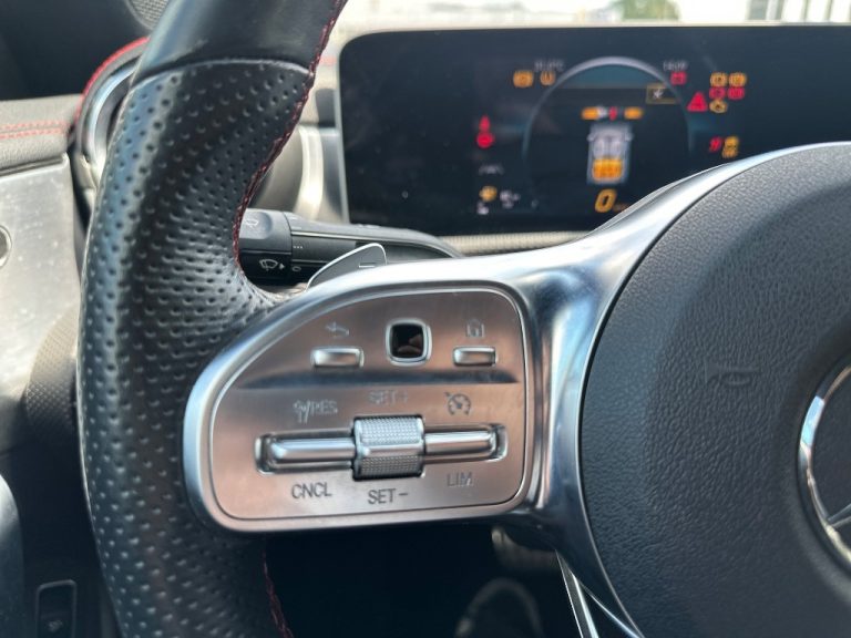 Mercedes-Benz CLA Kupé 180 AMG LINE