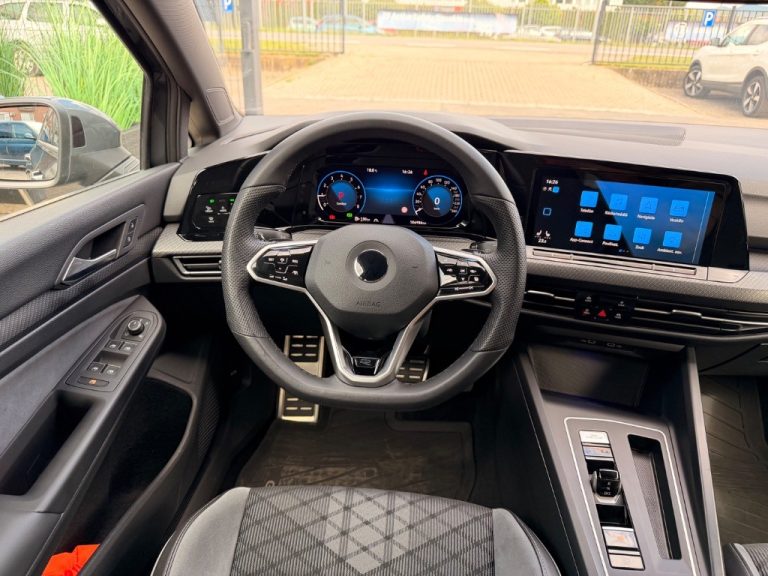 Volkswagen Golf 1.5 eTSI ACT 150k R-Line DSG