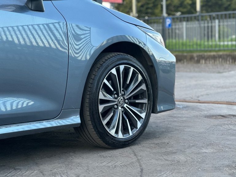 Toyota Corolla 1.8 STYLE HYBRID