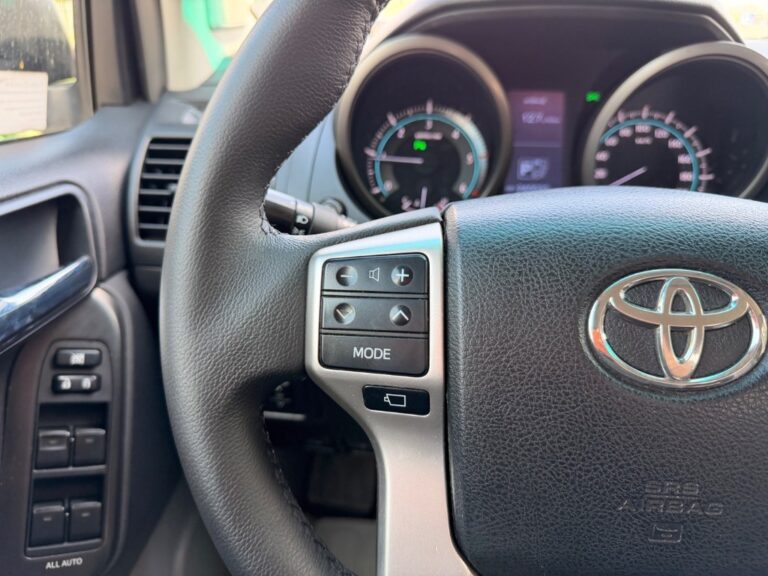 Toyota Land Cruiser 3.0I D-4D 190k Lux A/T 5m