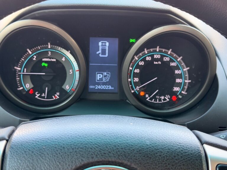 Toyota Land Cruiser 3.0I D-4D 190k Lux A/T 5m