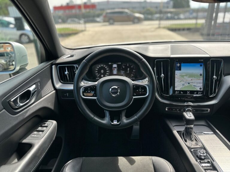 Volvo XC60 D4 R-Design AWD A/T