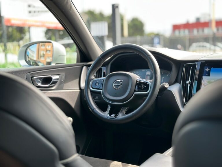 Volvo XC60 D4 R-Design AWD A/T