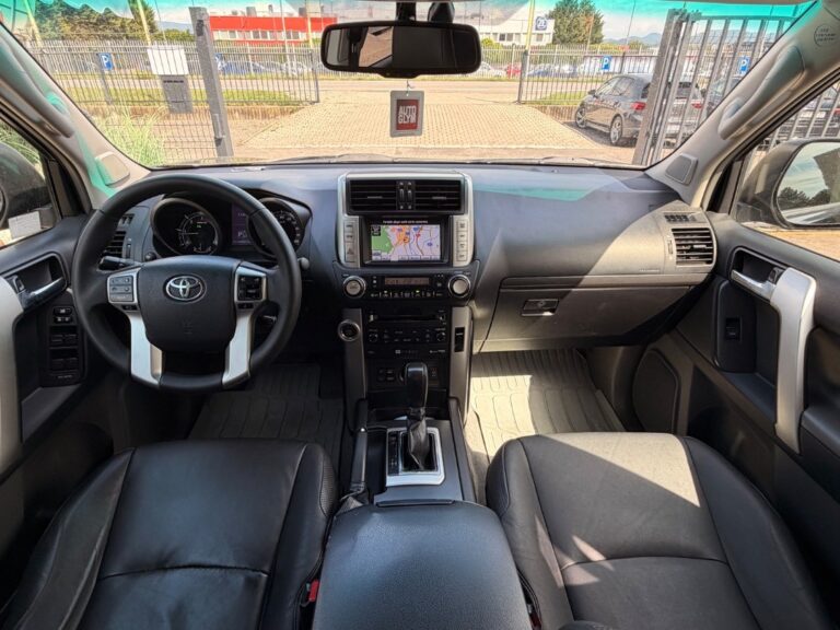 Toyota Land Cruiser 3.0I D-4D 190k Lux A/T 5m