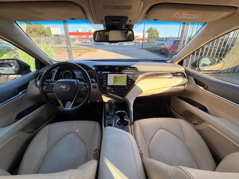 Toyota Camry 2.5 Hybrid Executive e-CVT