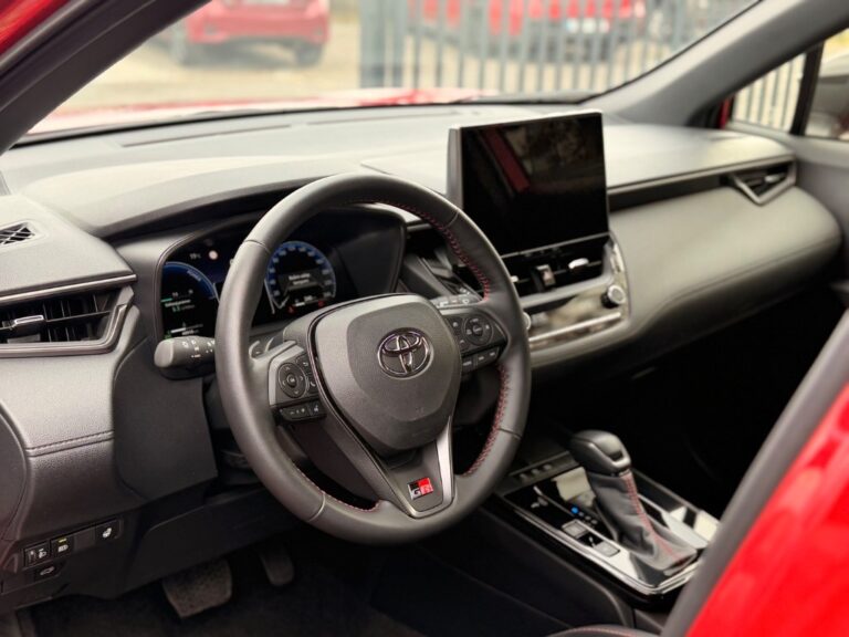 Toyota Corolla Cross 2.0L Hybrid GR Benzín+HEV