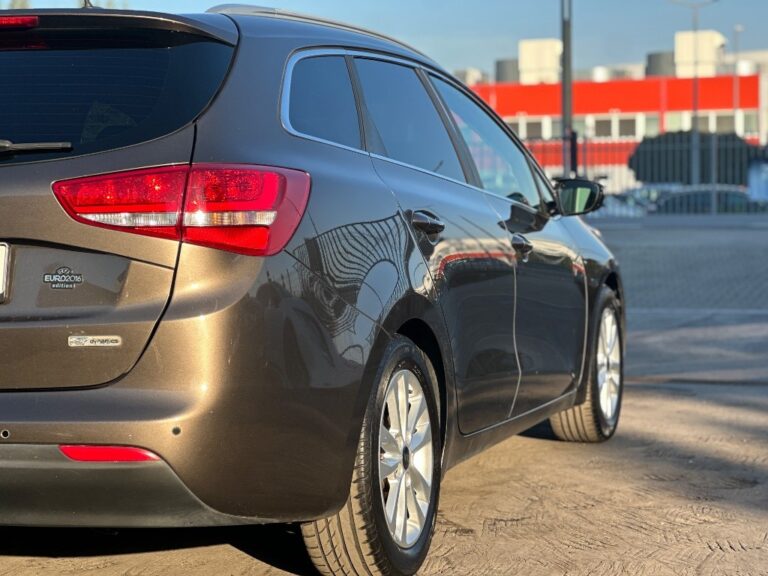 Kia Cee´d SW 1.6 GDi Team Slovakia Edition