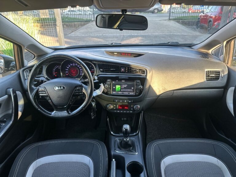 Kia Cee´d SW 1.6 GDi Team Slovakia Edition