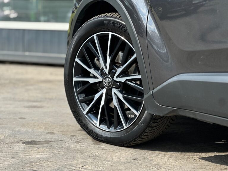 Toyota C-HR 1.8 Hybrid Executive E-CVT