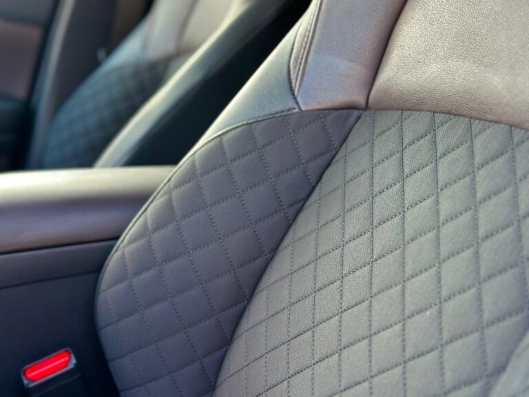 Toyota C-HR 1.8 Hybrid Executive E-CVT