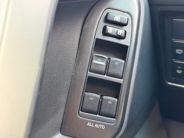 Toyota Land Cruiser 3.0I D-4D 190k Lux A/T 5m