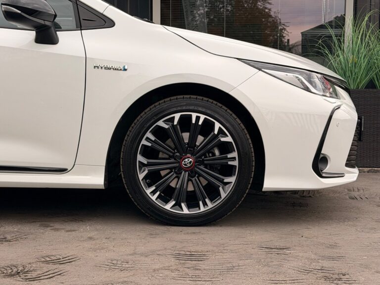 Toyota Corolla 1.8 Hybrid e-CVT GR Sport + Dynamic