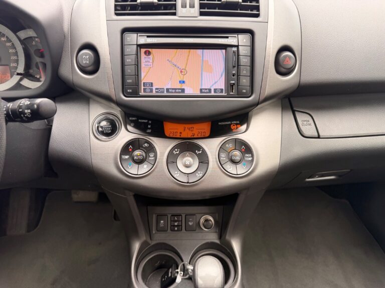 Toyota RAV4 2.2l D-CAT 150 Premium Navi A/T