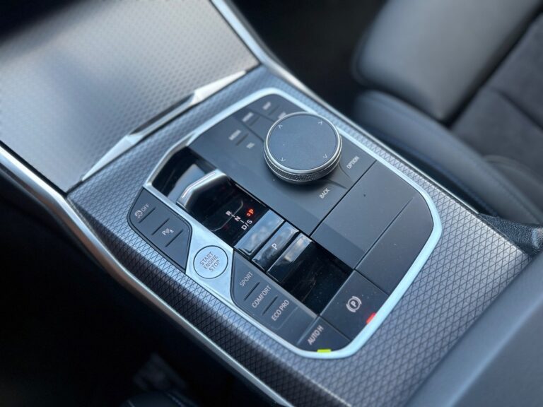 BMW Rad 3 Touring 320d mHEV xDrive A/T
