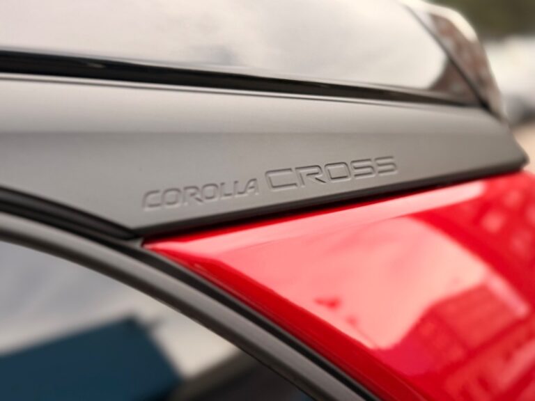 Toyota Corolla Cross 2.0L Hybrid GR Benzín+HEV