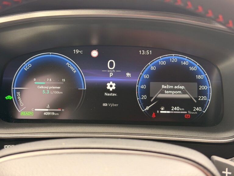 Toyota Corolla Cross 2.0L Hybrid GR Benzín+HEV
