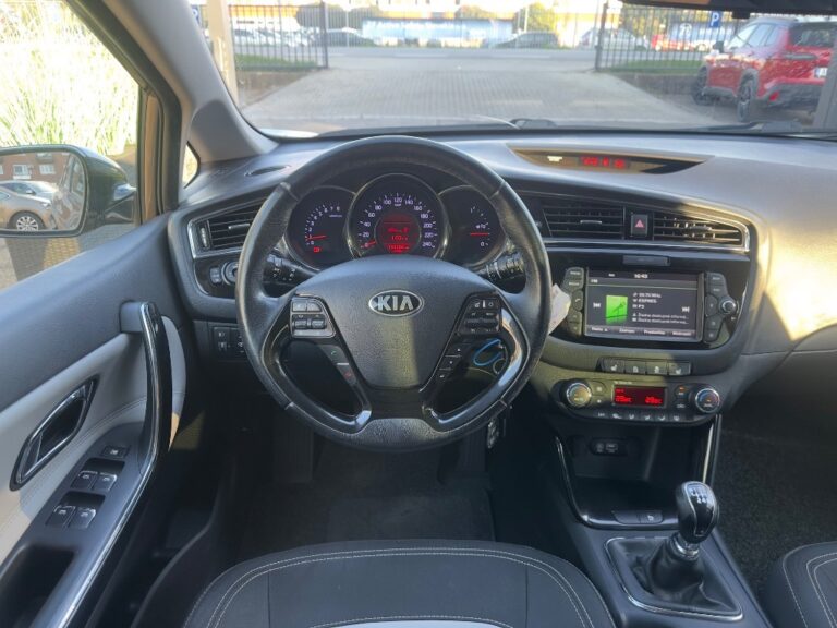 Kia Cee´d SW 1.6 GDi Team Slovakia Edition